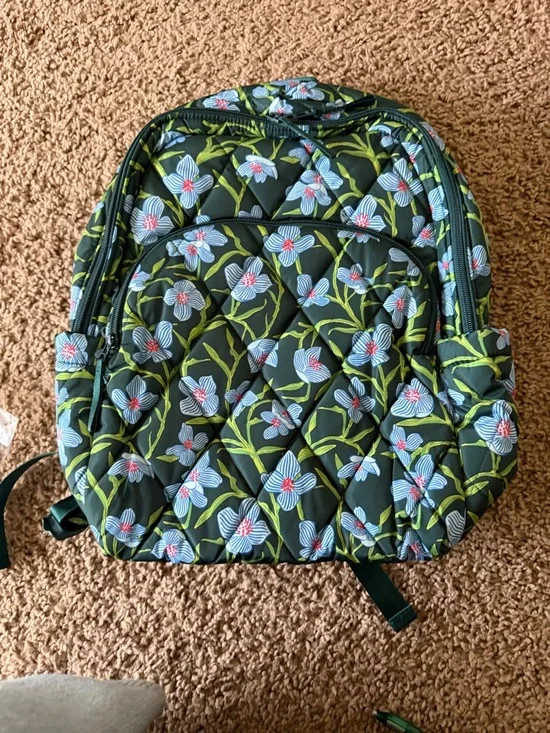 NWT Vera Bradley essential Large backpack in Charlotte stems. - Picture 1 of 5
